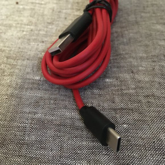 AnnePro2 60% Bluetooth Mechanical Gaming Keyboard - Picture 3 of 8